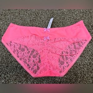 NWT !! Victoria’s Secret Low-Rise Hip hugger Runched Butt Pantie Women’s Size S